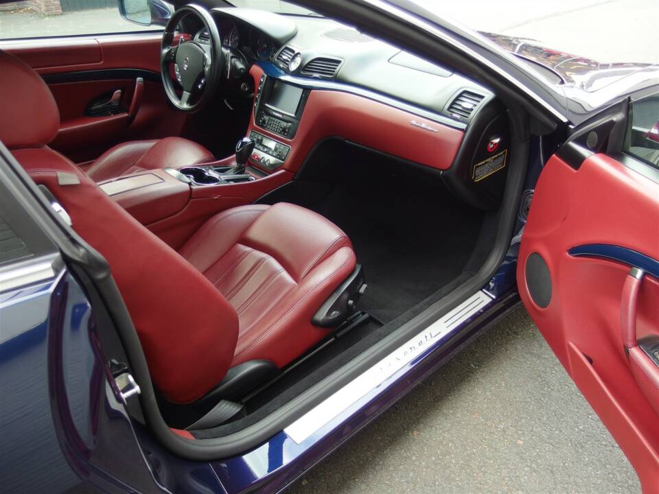 Image 62/99 of Maserati GranTurismo 4.2 (2008)