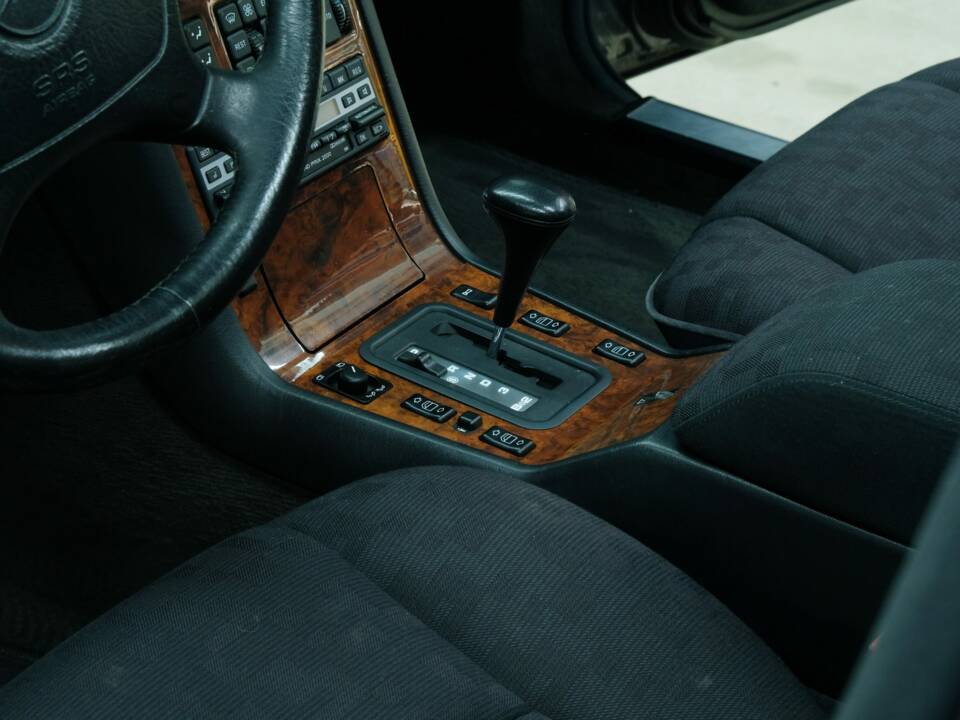 Bild 36/50 von Mercedes-Benz 400 SE (1991)