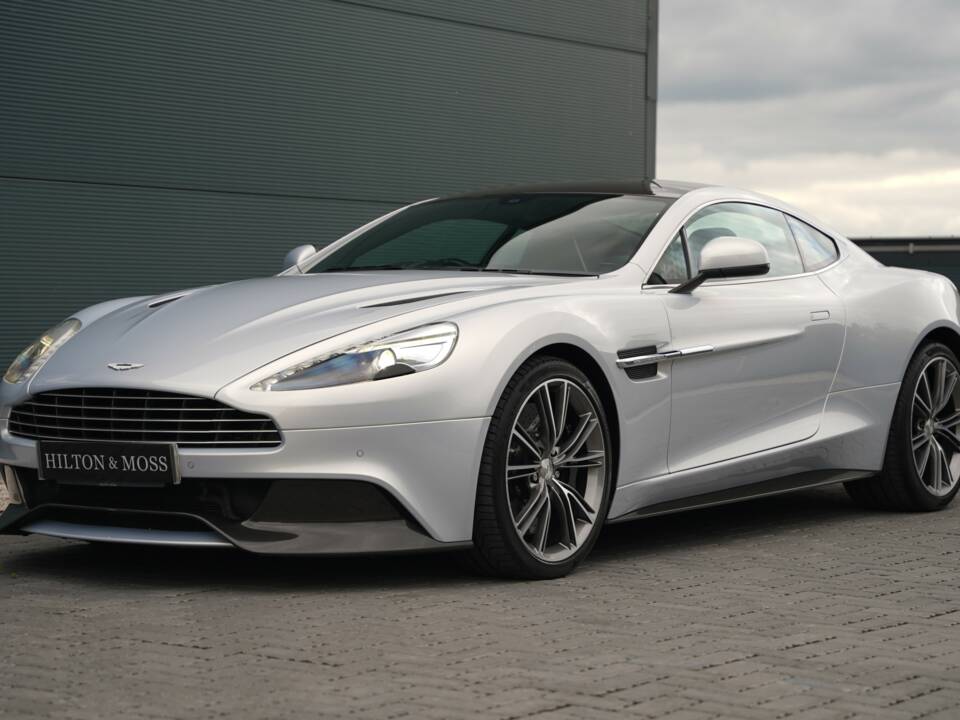 Image 11/50 of Aston Martin Vanquish (2014)
