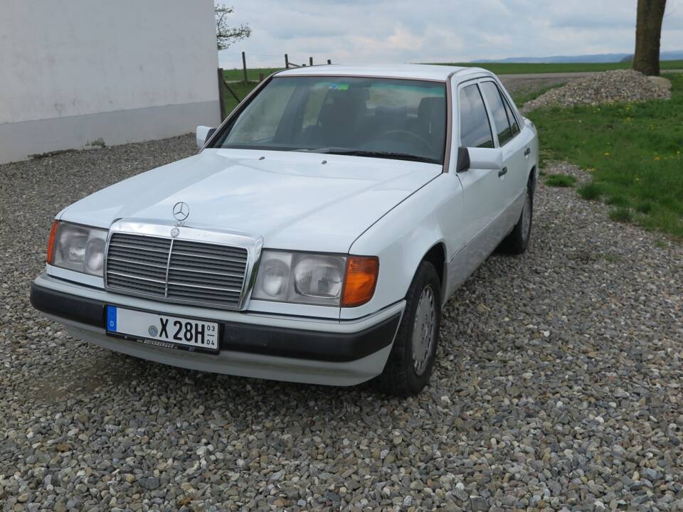 Bild 15/71 von Mercedes-Benz 300 E 4-Matic (1990)