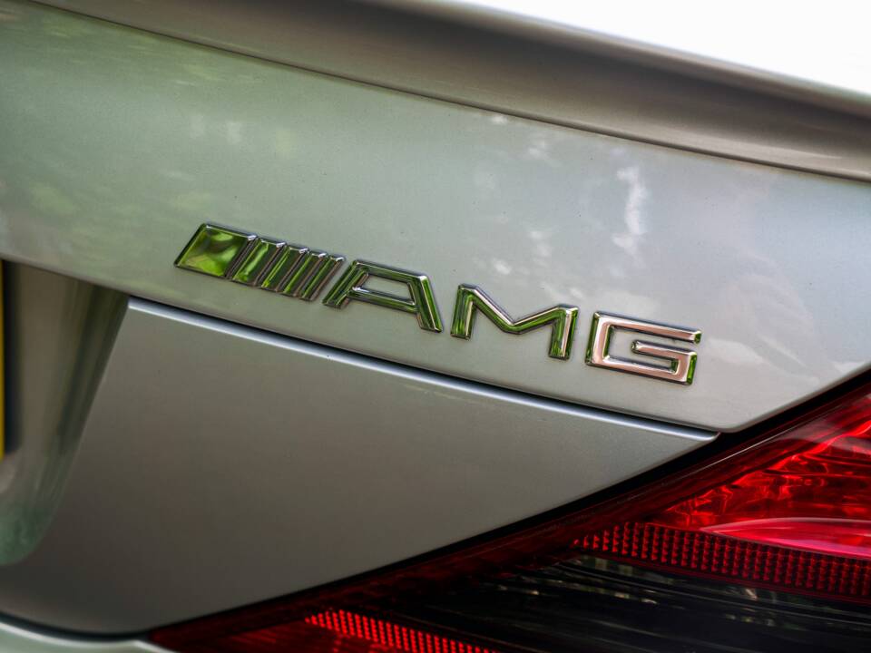 Image 13/23 de Mercedes-Benz SL 55 AMG (2007)
