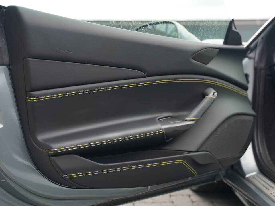 Image 15/50 of Ferrari 488 GTB (2017)