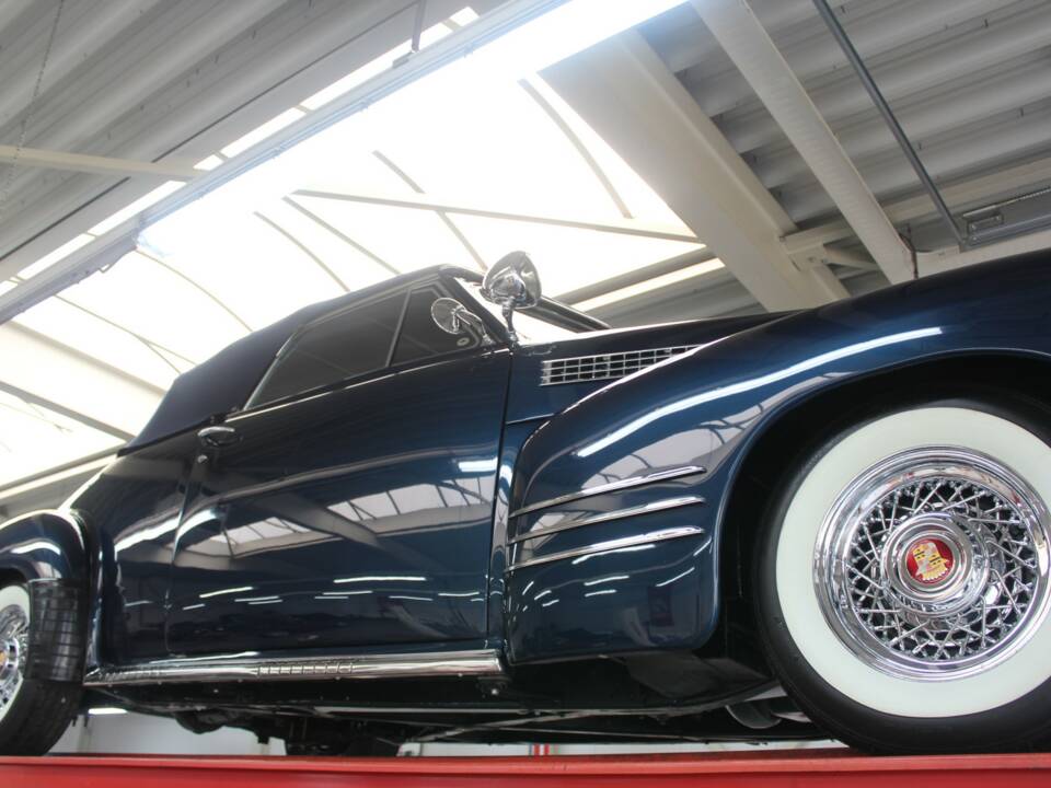 Image 9/50 de Cadillac 62 Convertible (1941)