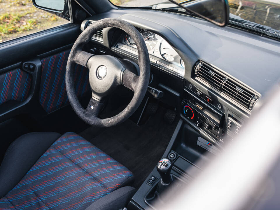 Image 29/50 of BMW M3 Sport Evo (1990)