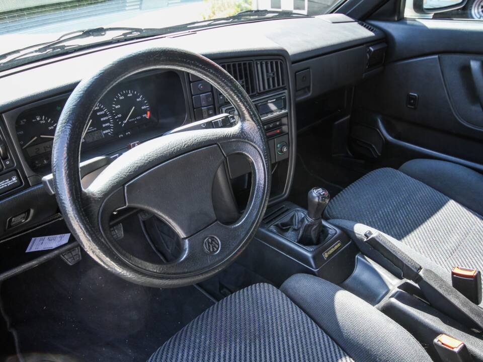 Image 28/31 of Volkswagen Corrado VR6 2.8 (1992)