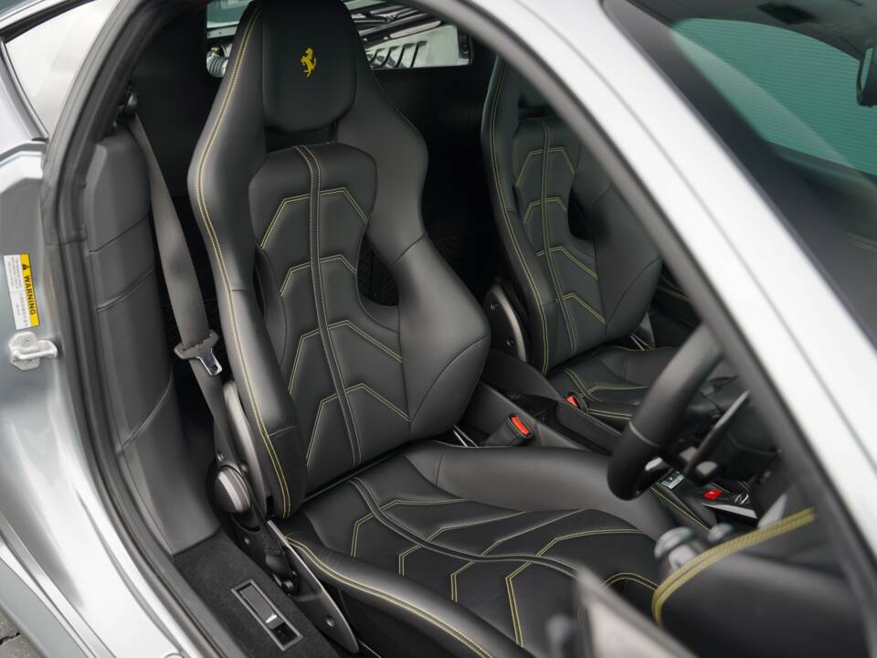Image 13/50 of Ferrari 488 GTB (2017)
