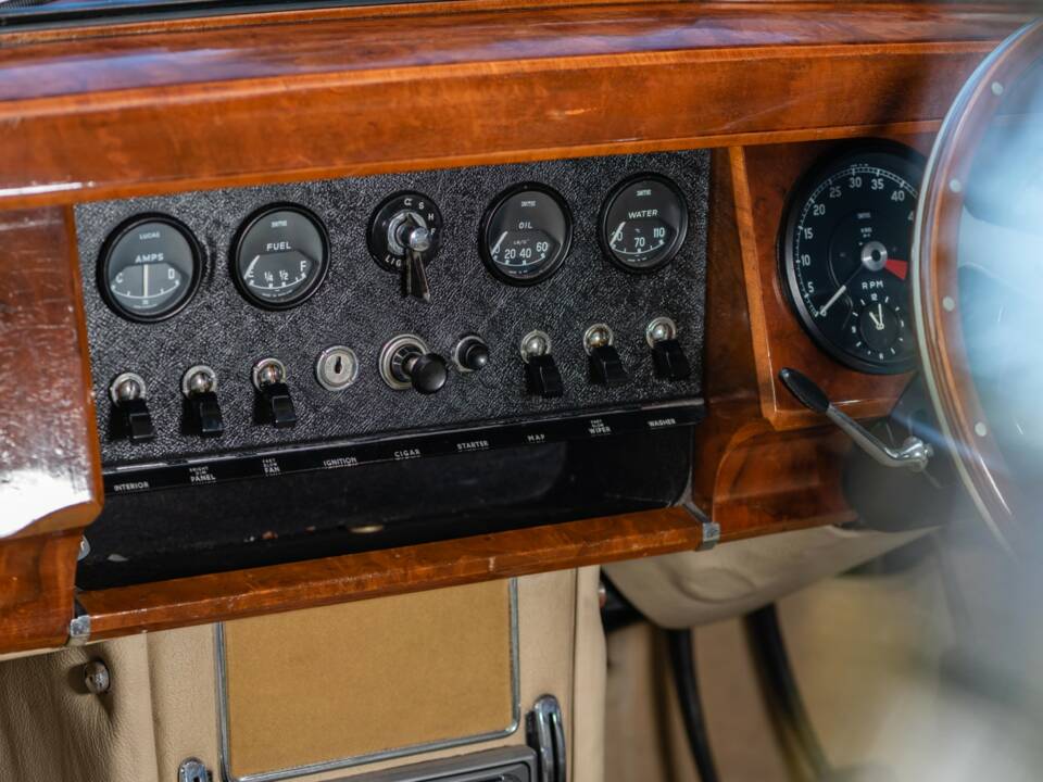 Image 45/49 of Jaguar Mk II 3.4 (1967)