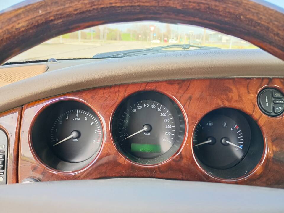 Immagine 15/39 di Jaguar XK8 4.0 (1998)