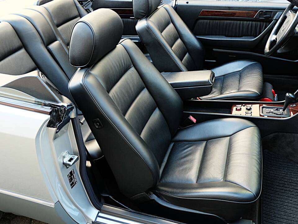 Image 26/74 of Mercedes-Benz E 320 (1997)