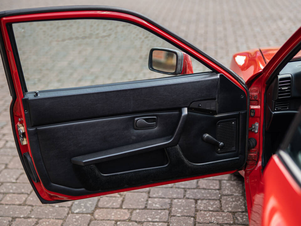 Image 23/36 de Porsche 944 (1987)