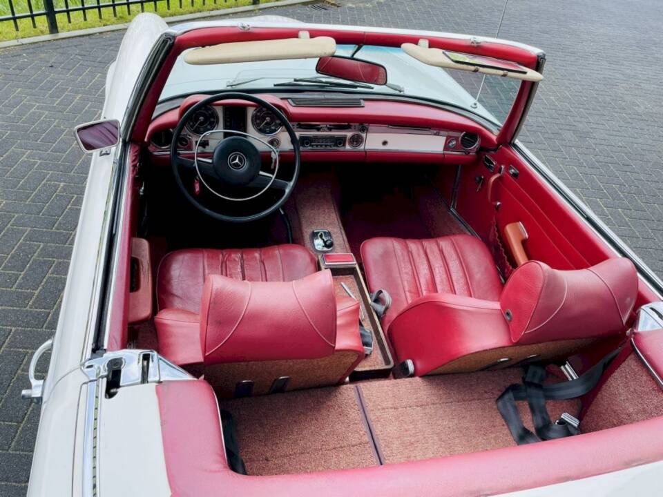 Image 35/37 of Mercedes-Benz 280 SL (1970)