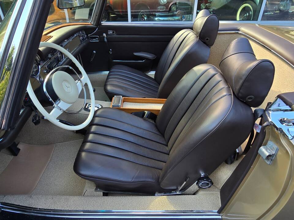 Image 11/21 of Mercedes-Benz 280 SL (1971)