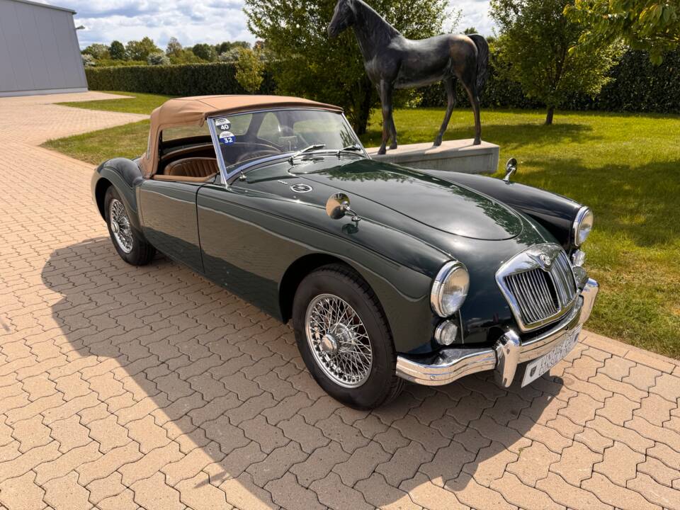 Image 3/79 of MG MGA 1600 (1961)