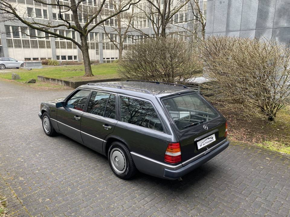 Image 5/24 of Mercedes-Benz 250 TD (1991)