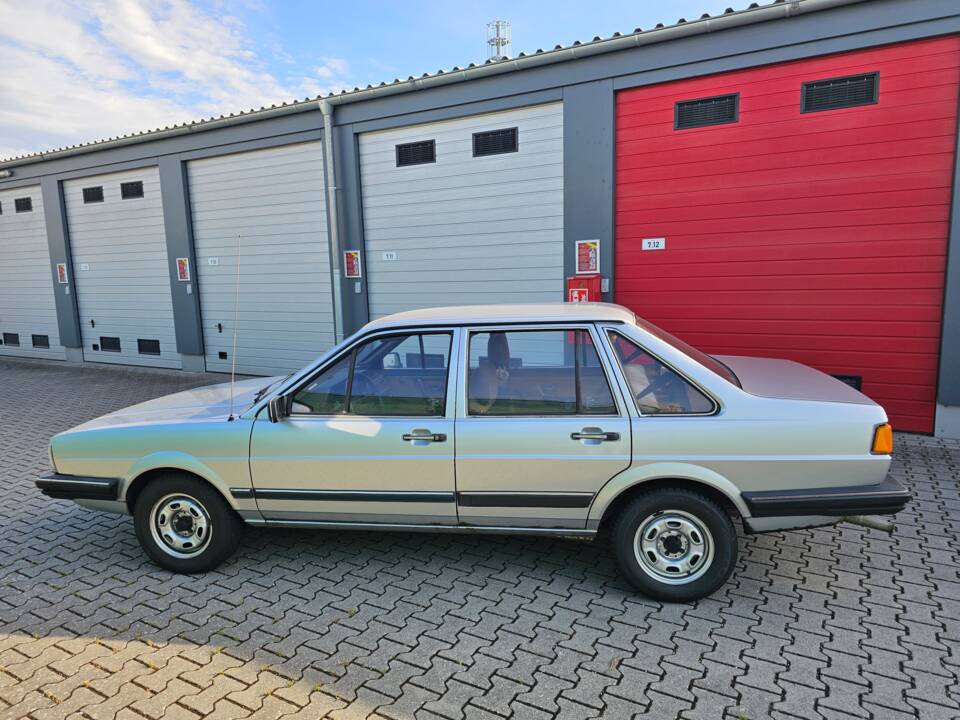 Image 6/41 of Volkswagen Santana 1.6 (1985)