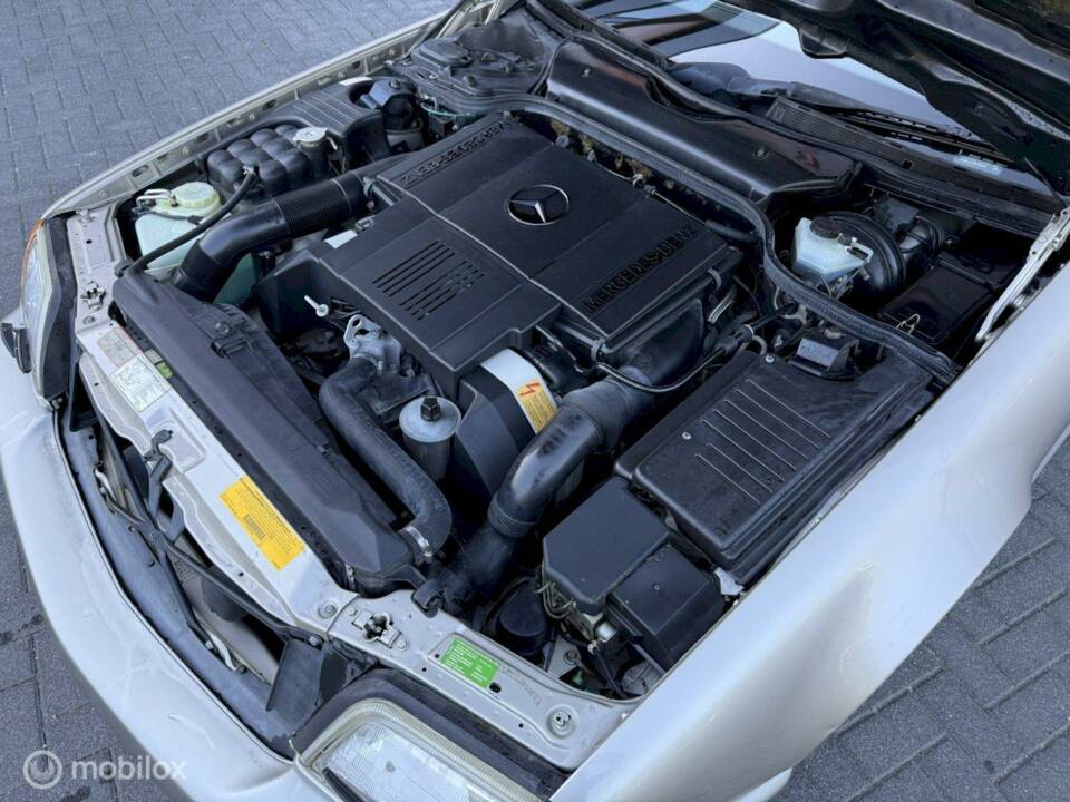 Image 28/35 of Mercedes-Benz 500 SL (1993)