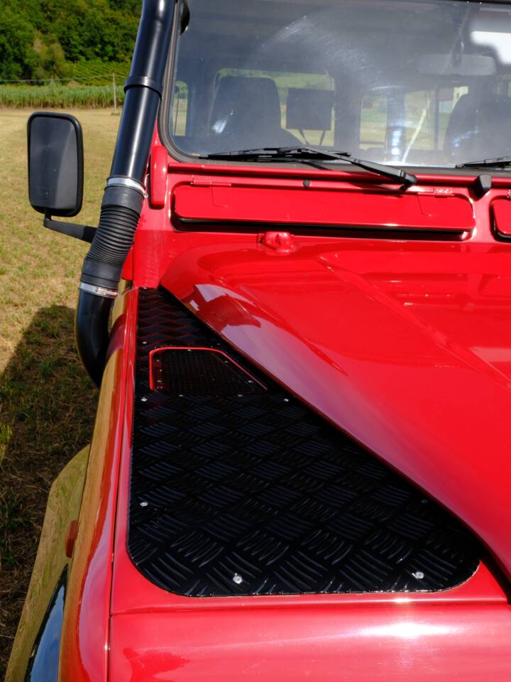Afbeelding 2/31 van Land Rover Defender 110 300Tdi (1997)