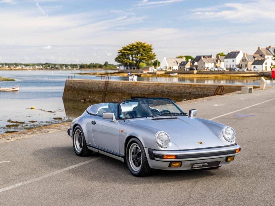 Image 21/132 of Porsche 911 Speedster 3.2 (1989)