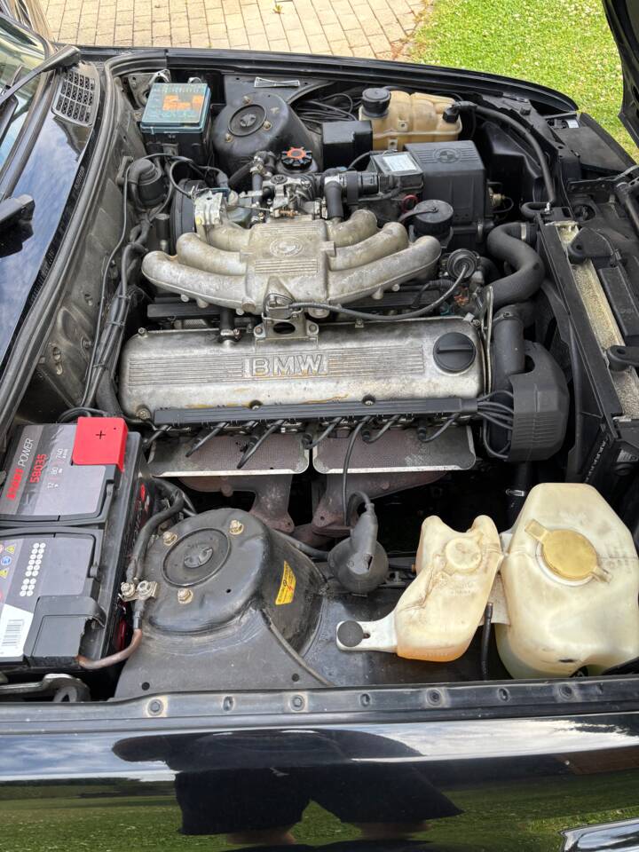 Image 39/40 of BMW 320i (1992)