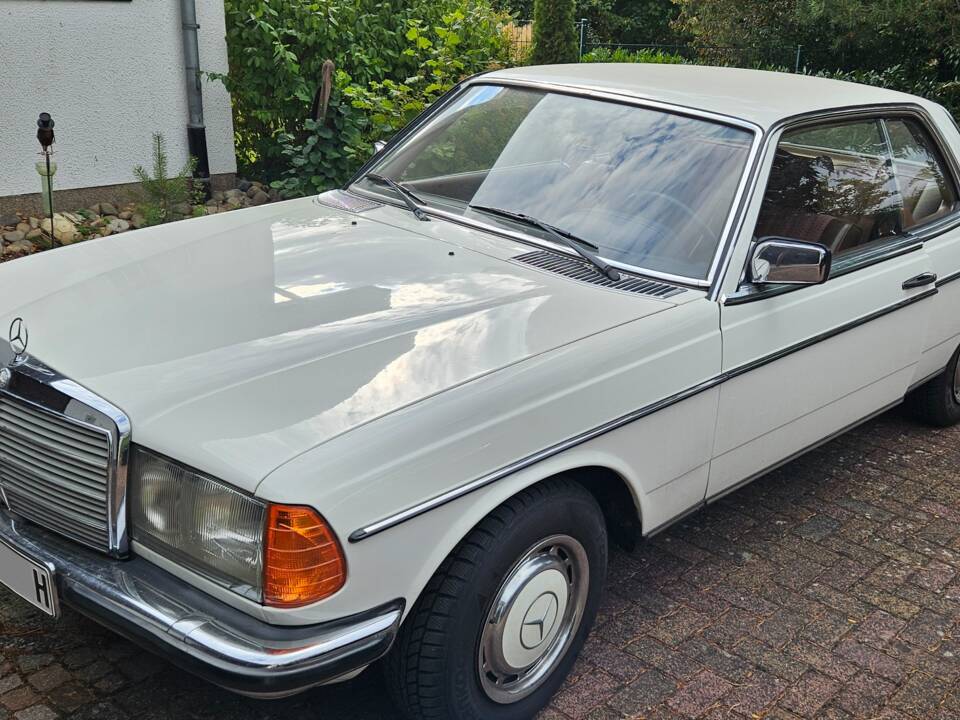 Immagine 1/16 di Mercedes-Benz 280 CE (1977)