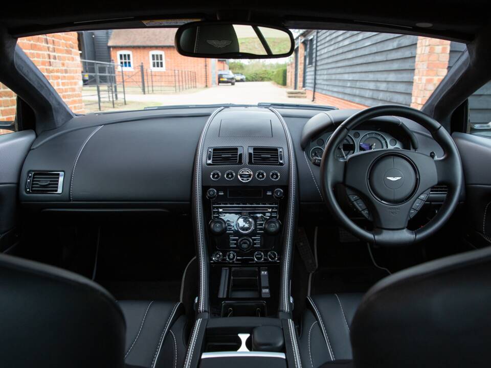 Image 51/94 of Aston Martin DB 9 (2014)