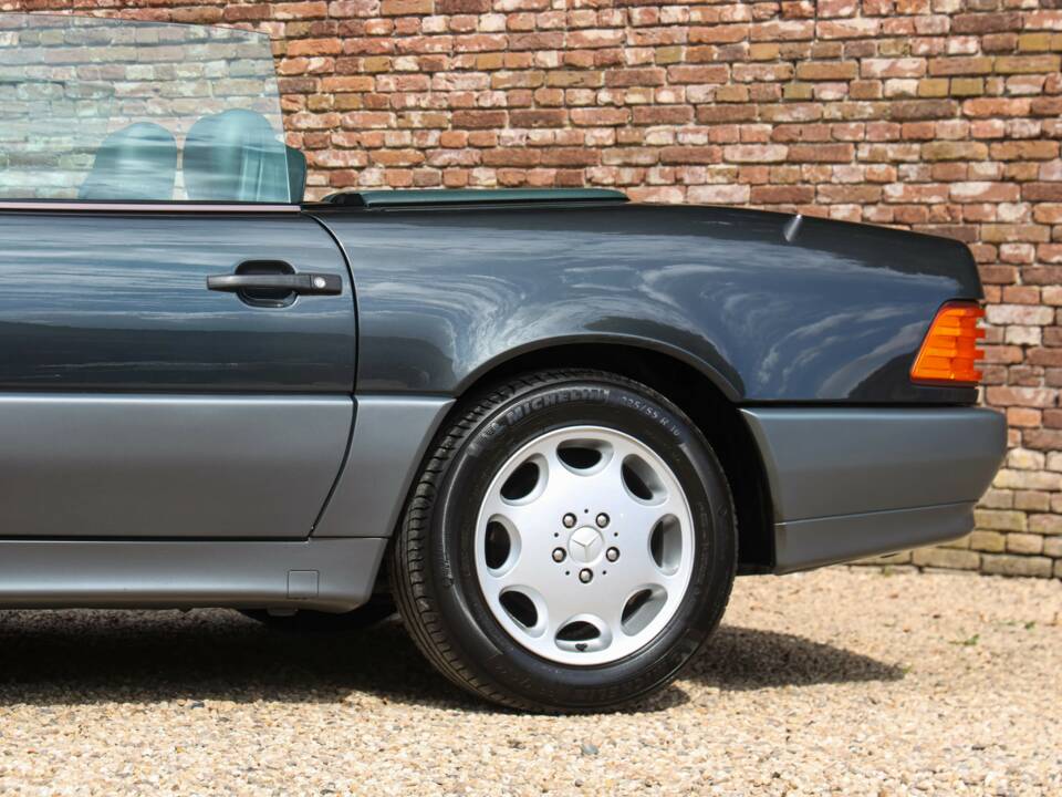 Image 21/50 of Mercedes-Benz 500 SL (1992)