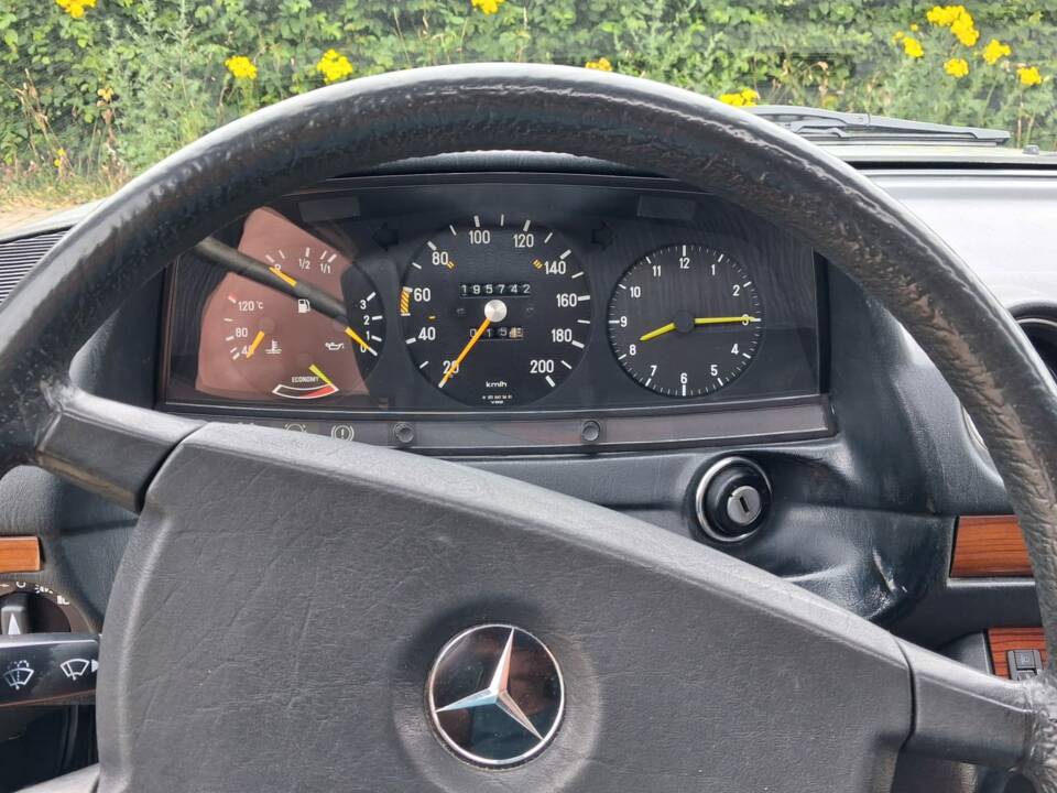 Afbeelding 9/25 van Mercedes-Benz 230 E (1984)