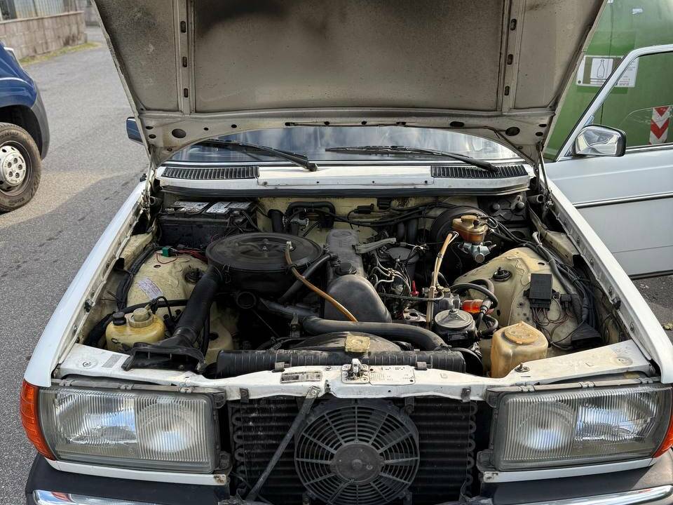 Bild 50/50 von Mercedes-Benz 240 D (1979)
