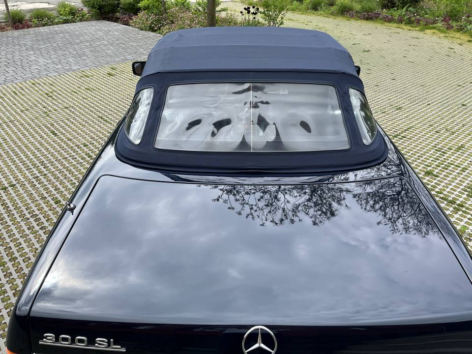 Image 24/33 of Mercedes-Benz 300 SL (1986)