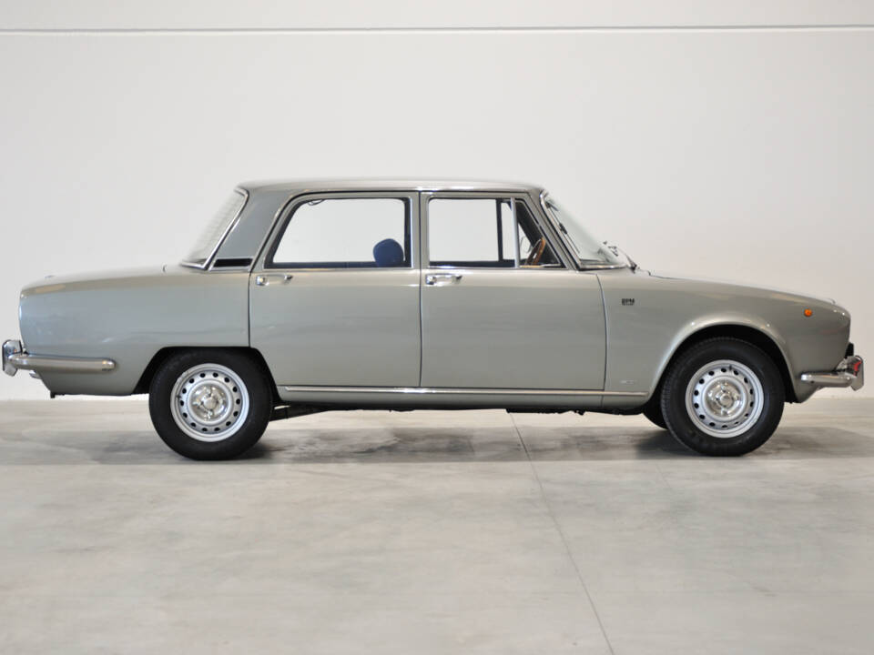 Immagine 11/39 di Alfa Romeo 2000 Berlina (1973)