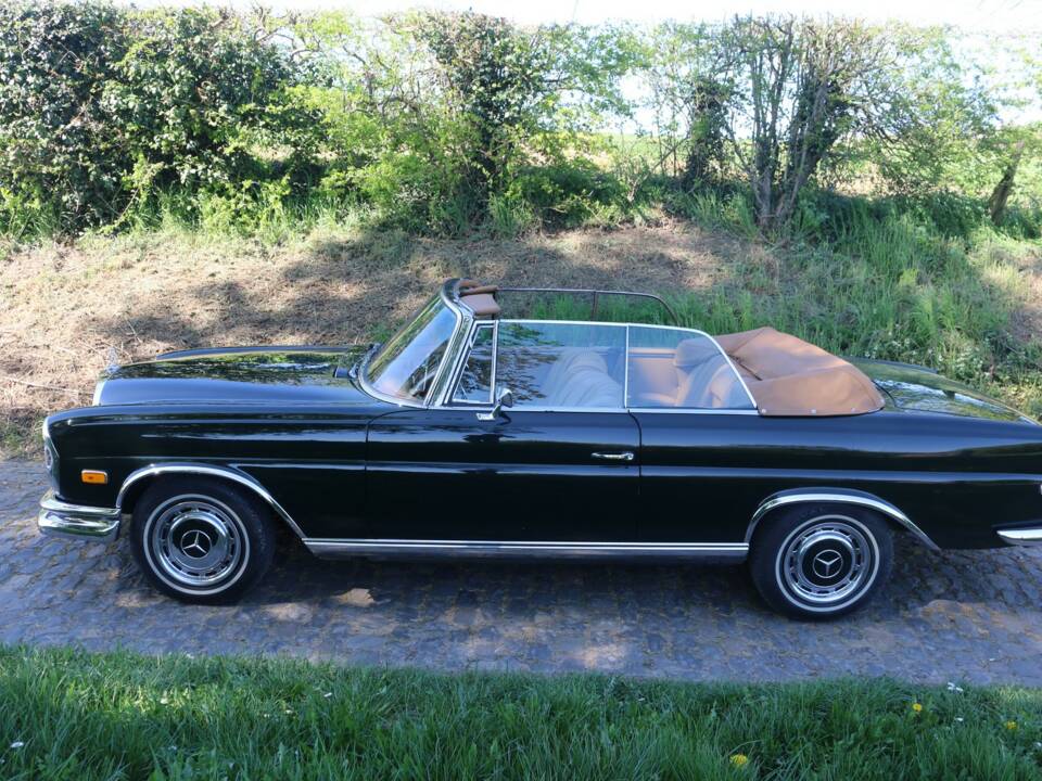 Image 2/4 of Mercedes-Benz 250 SE (1966)