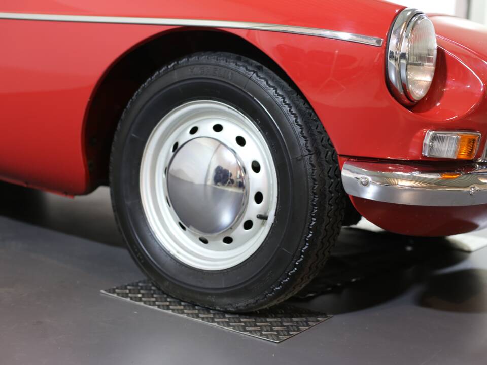 Image 31/49 of MG MGB (1966)