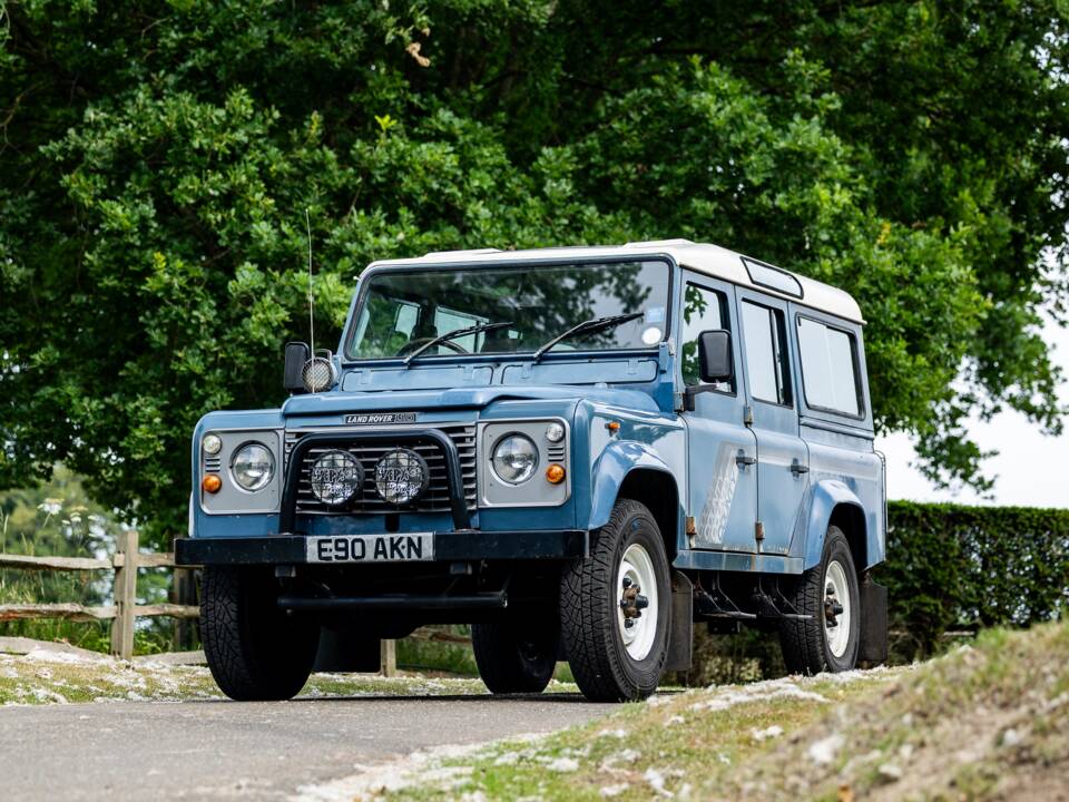Image 11/50 of Land Rover 110 (1988)