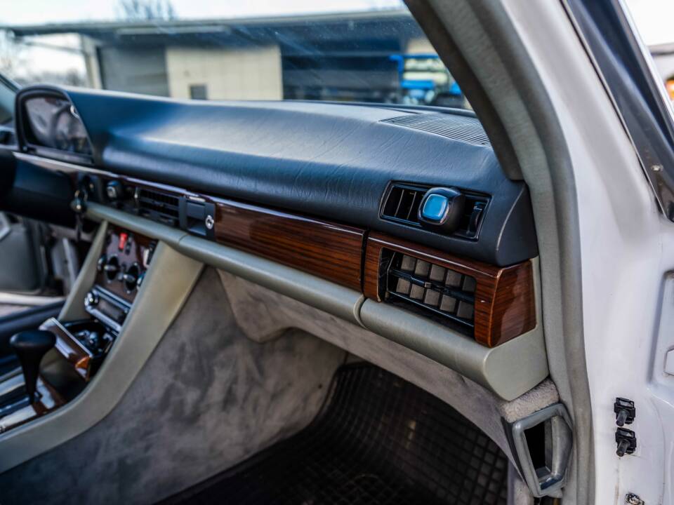 Image 113/175 of Mercedes-Benz 420 SE (1986)