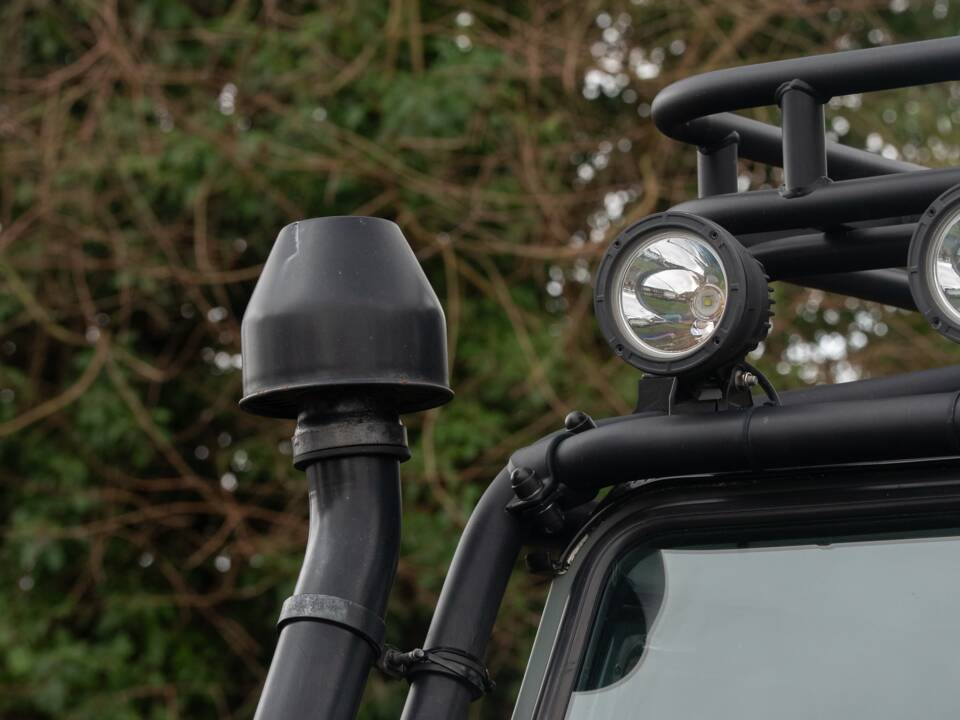 Image 33/50 de Land Rover Defender 110 Crew Cab SE (2010)