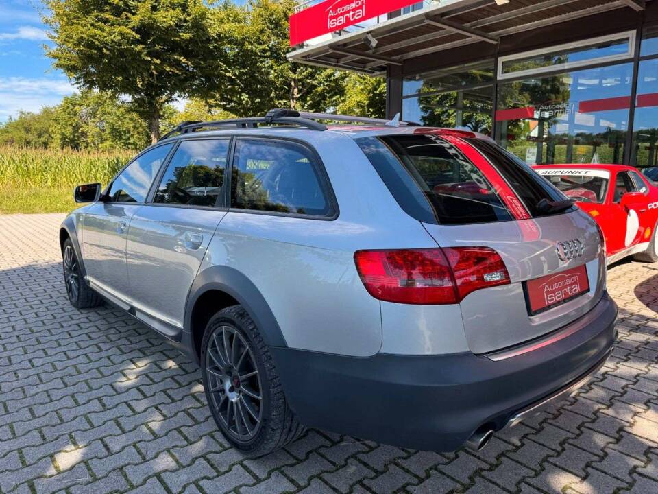 Immagine 2/18 di Audi A6 4.2 FSI allroad quattro (2007)