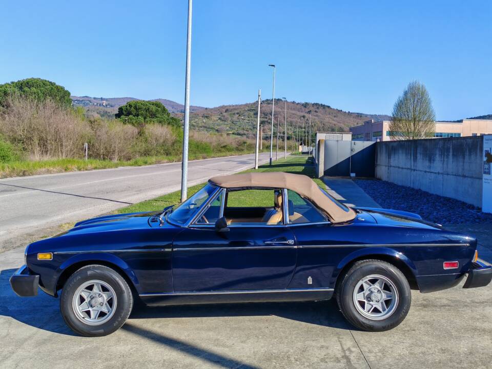 Image 13/42 of FIAT 124 Spider CS1 (1975)