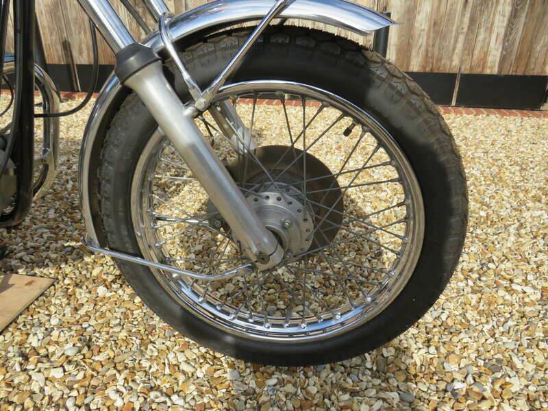 Image 32/44 of Triumph DUMMY (1976)