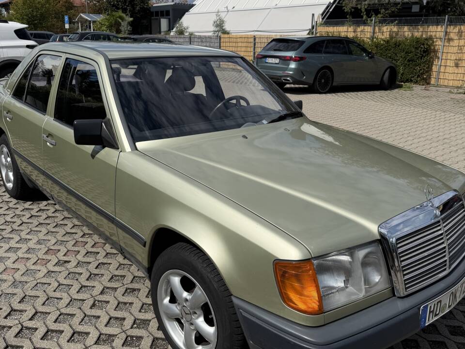 Bild 2/19 von Mercedes-Benz 200 D (1984)