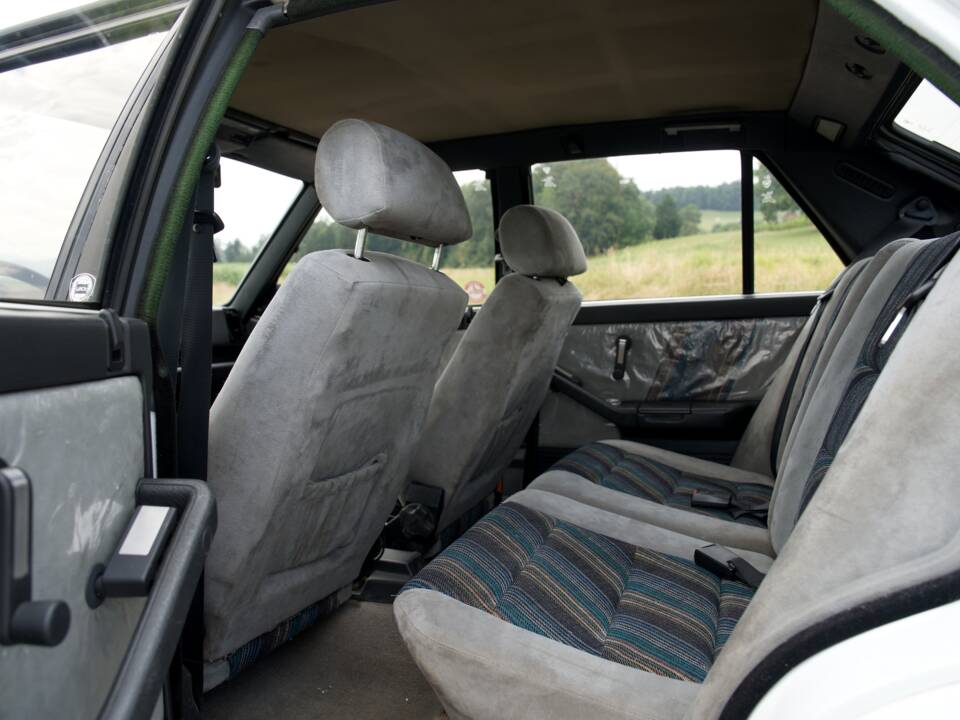 Image 46/47 of Lancia Delta HF Integrale (1988)