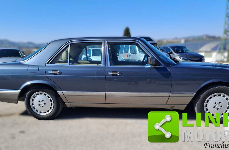 Image 2/10 of Mercedes-Benz 300 SEL (1990)