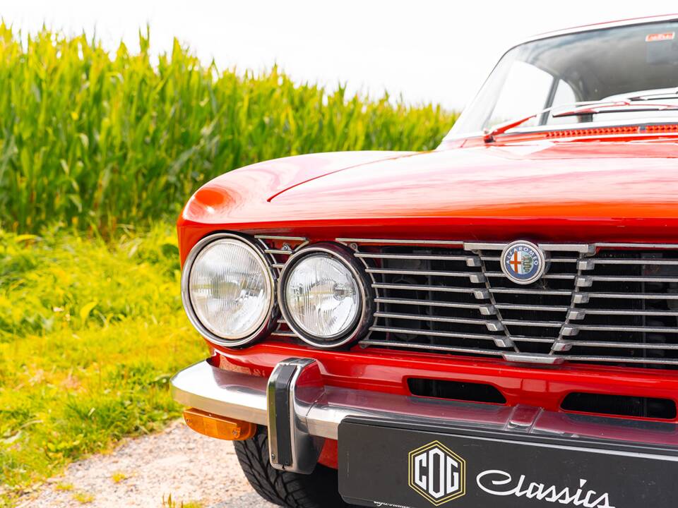 Image 15/53 of Alfa Romeo 2000 GT Veloce (1975)