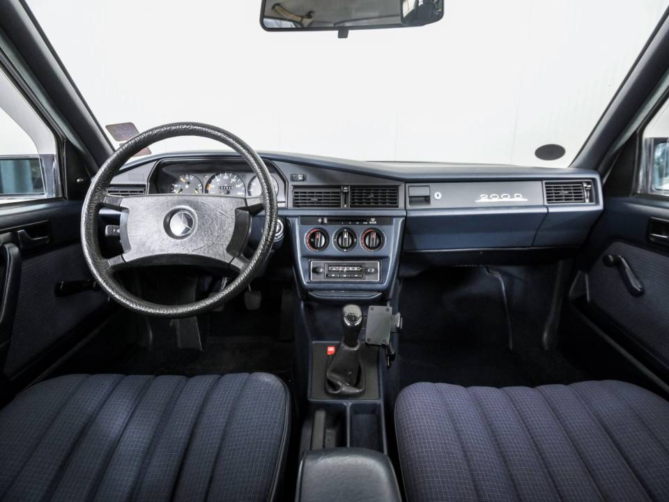 Imagen 4/50 de Mercedes-Benz 190 D (1986)