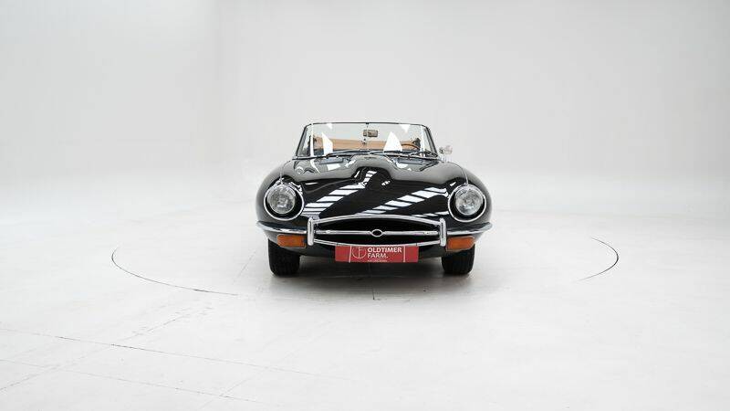 Image 8/15 of Jaguar E-Type (1969)
