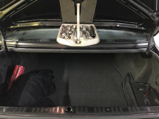 Image 13/13 of BMW 320is (1990)