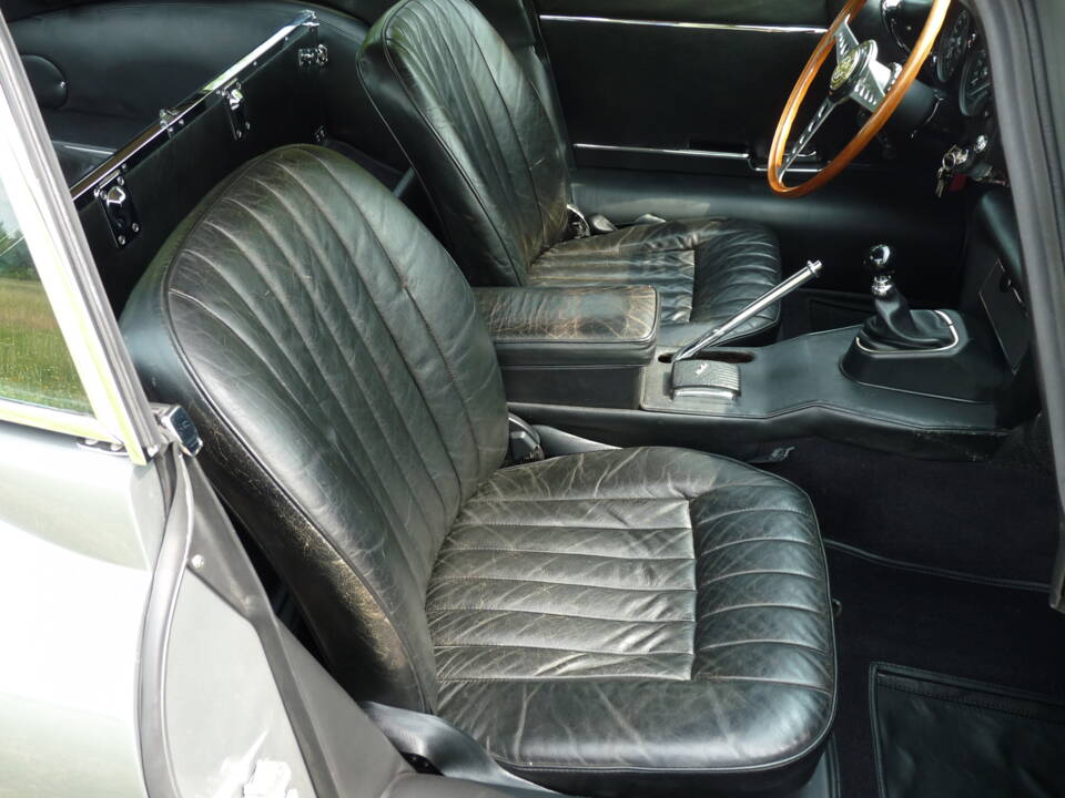 Image 12/22 de Jaguar E-Type (1968)
