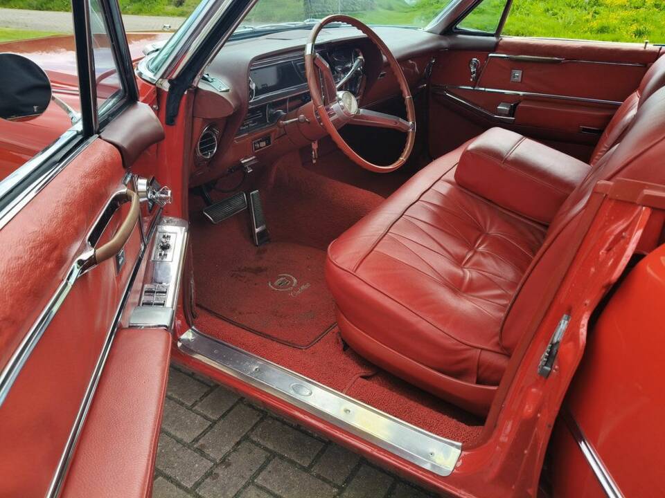 Image 3/8 of Cadillac Sedan DeVille (1965)