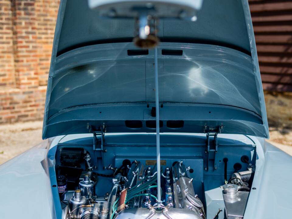 Image 26/50 of Jaguar XK 140 FHC (1955)