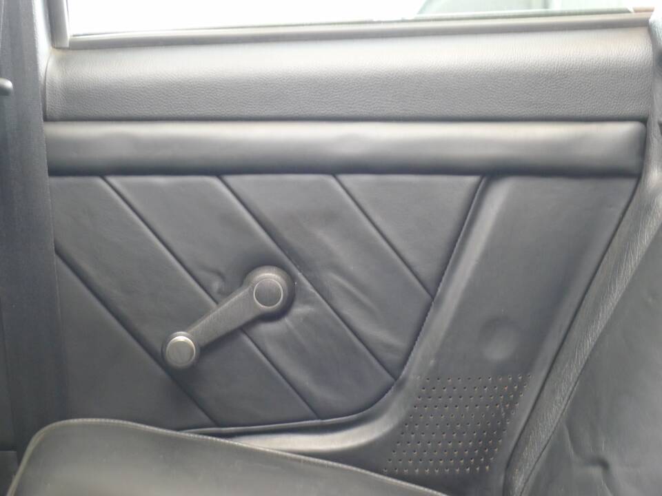 Image 4/36 of Volkswagen Golf Mk I Convertible 1.6 (1987)