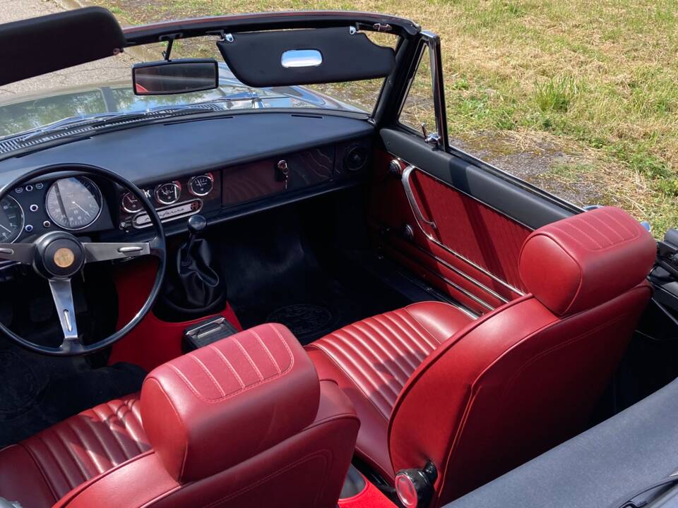 Immagine 9/9 di Alfa Romeo 1750 Spider (1970)